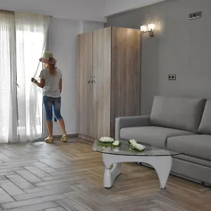 Ξενοδοχείο με διαμερίσματα Star, Σταυρός