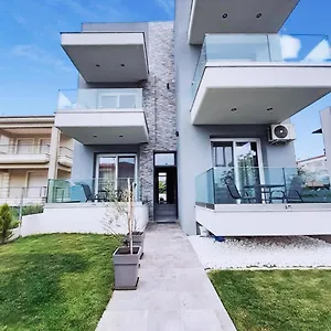 Διαμέρισμα Mei's Luxury, Σταυρός