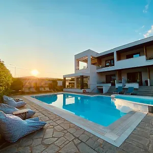 Ξενοδοχείο με διαμερίσματα Aelia Living, Σταυρός